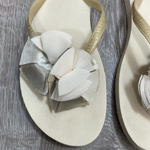 J. Crew Flip Flop Sandals Floral Accent 8 - Picture 3 of 11